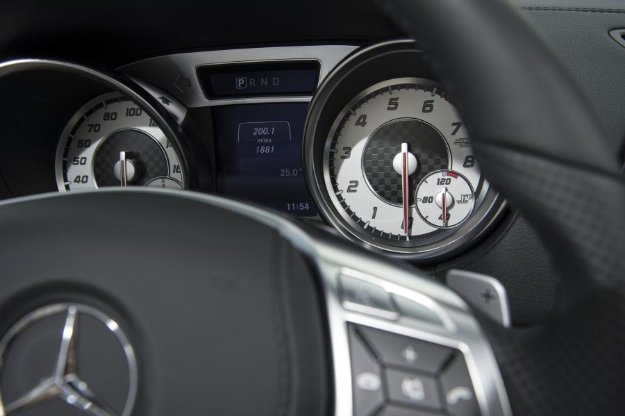  Mercedes-Benz SL400 2014 года  (UK) (фото 30 из 31)